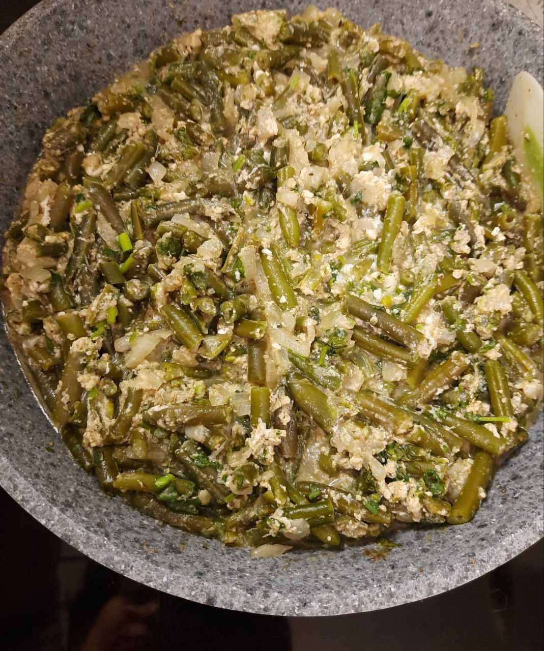 Зелёное лобио с яйцом