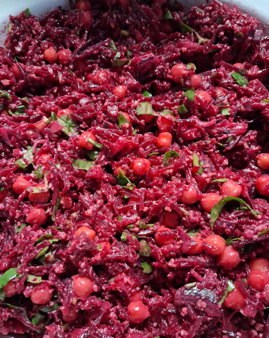 Свекольный салат с нутом