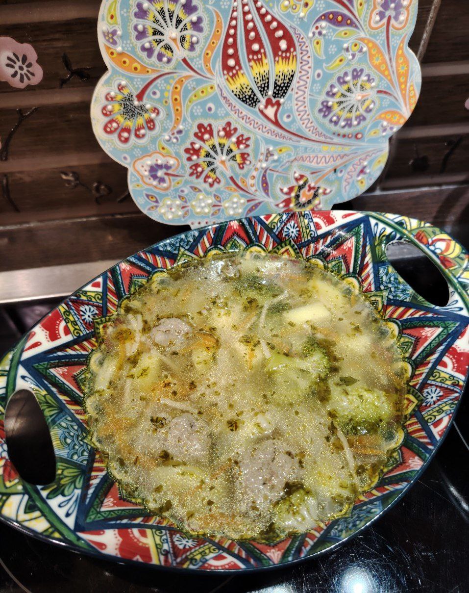 Супчик с брокколи и фрикадельками