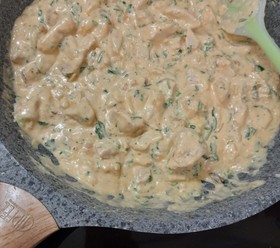 Шкмерули с куриной грудкой и сметаной