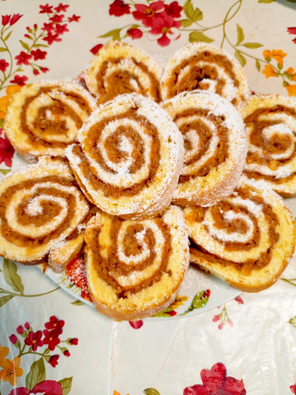 Рулет с яблоками