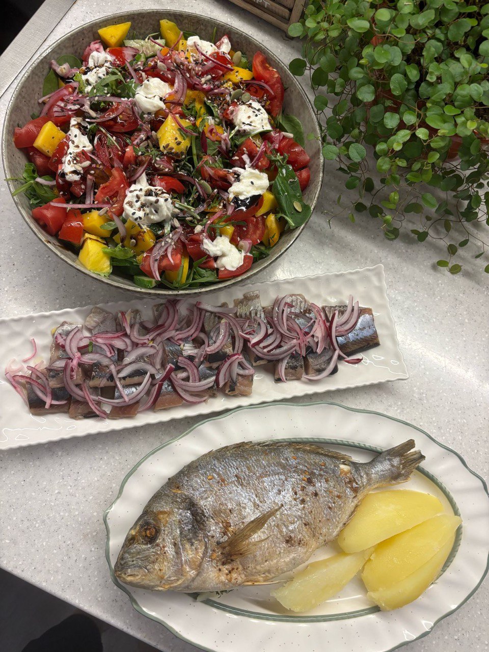 Салат три вида зелени