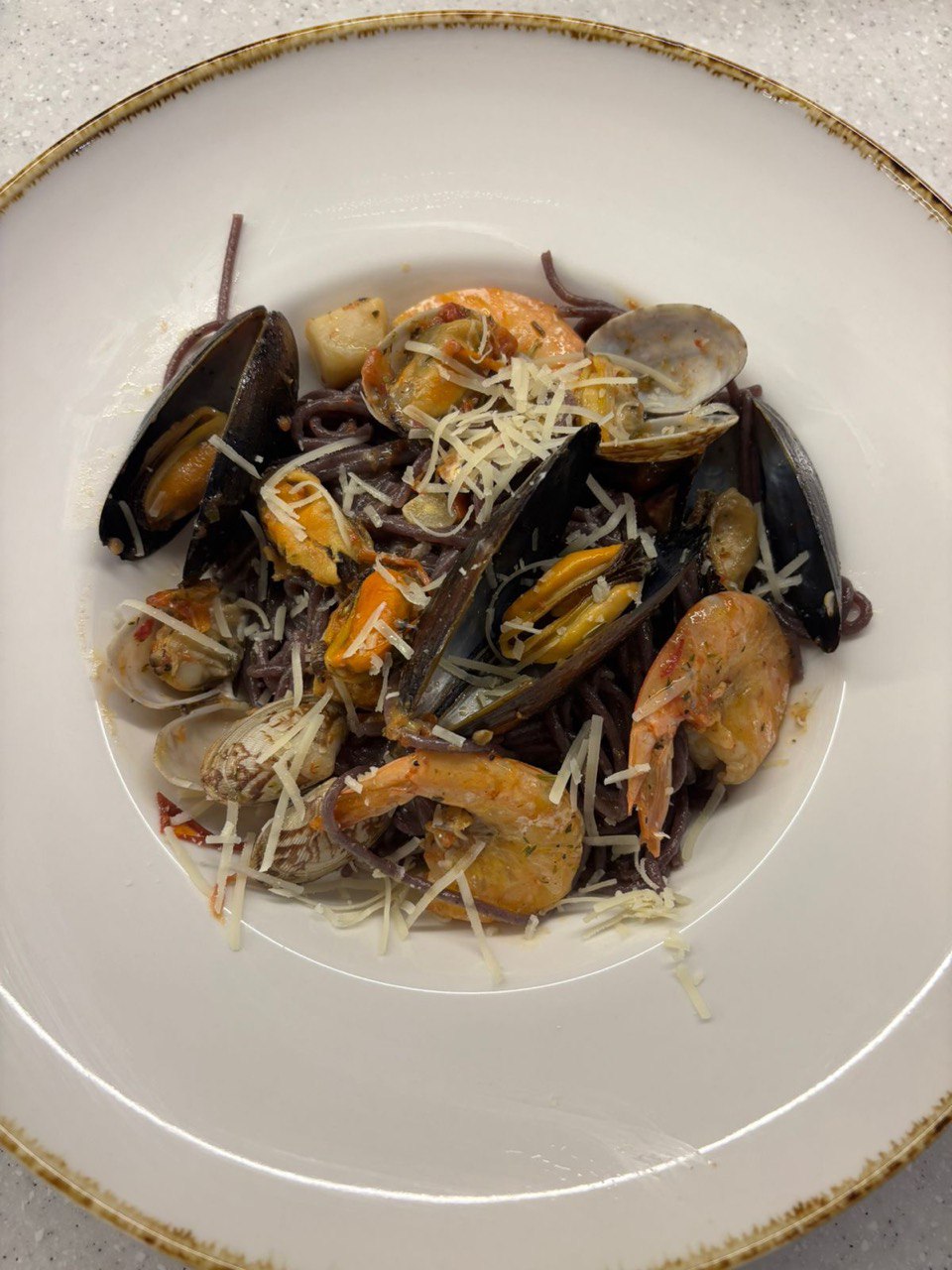 Черные спагетти с мидиями