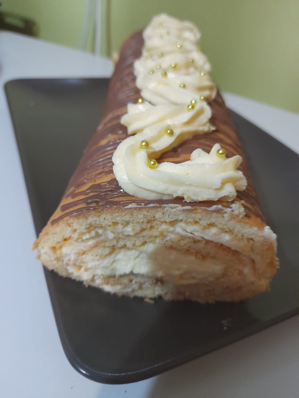 Рулет бисквитный с творожным кремом