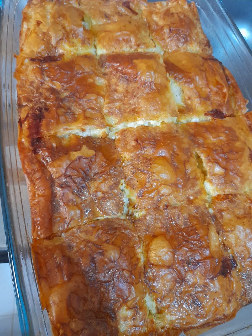 Пирог из филе с сыром, маслинами и помидором