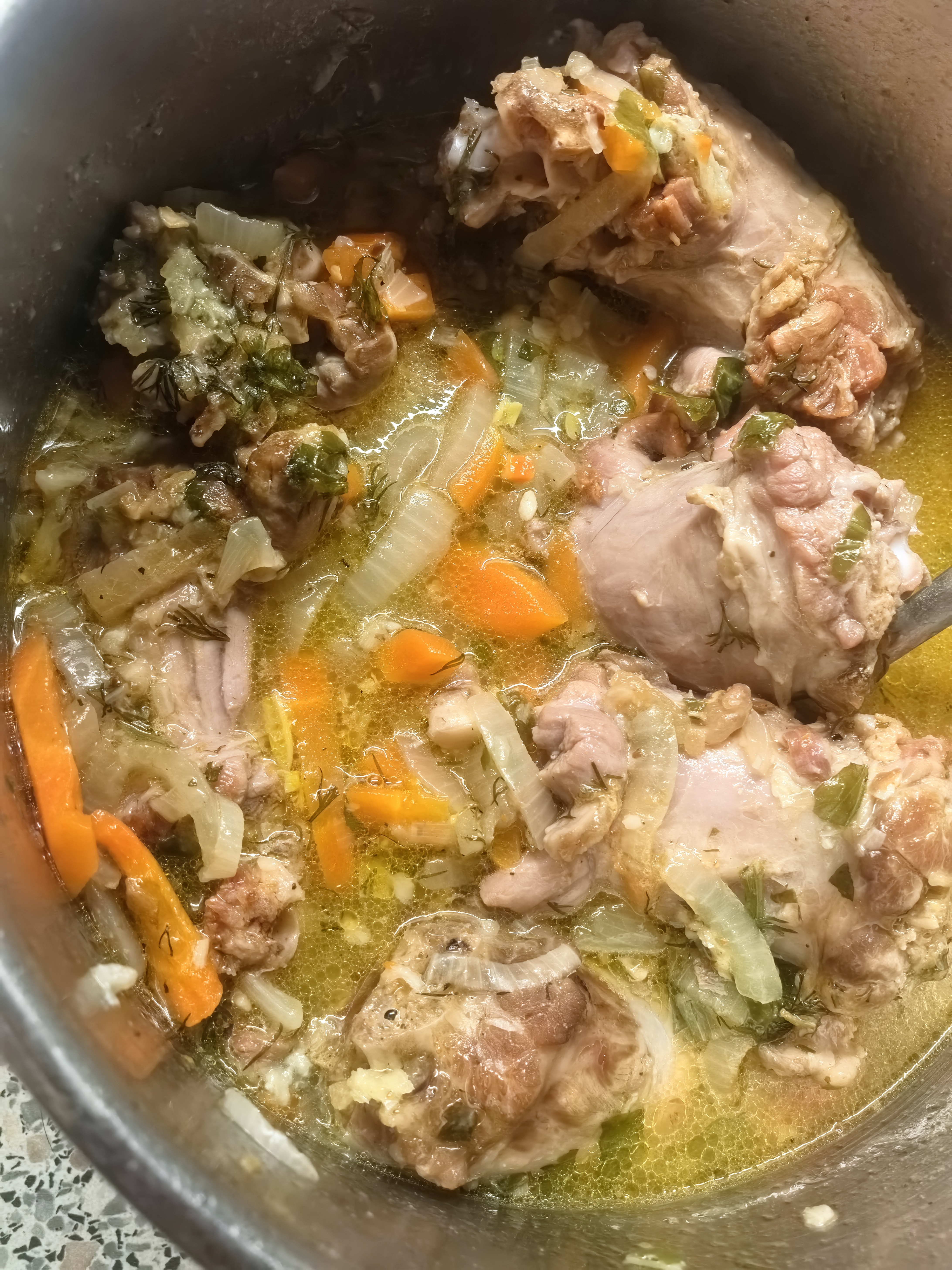 Шеи индейки в соусе с овощами