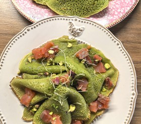 Блинчики красивые со шпинатом