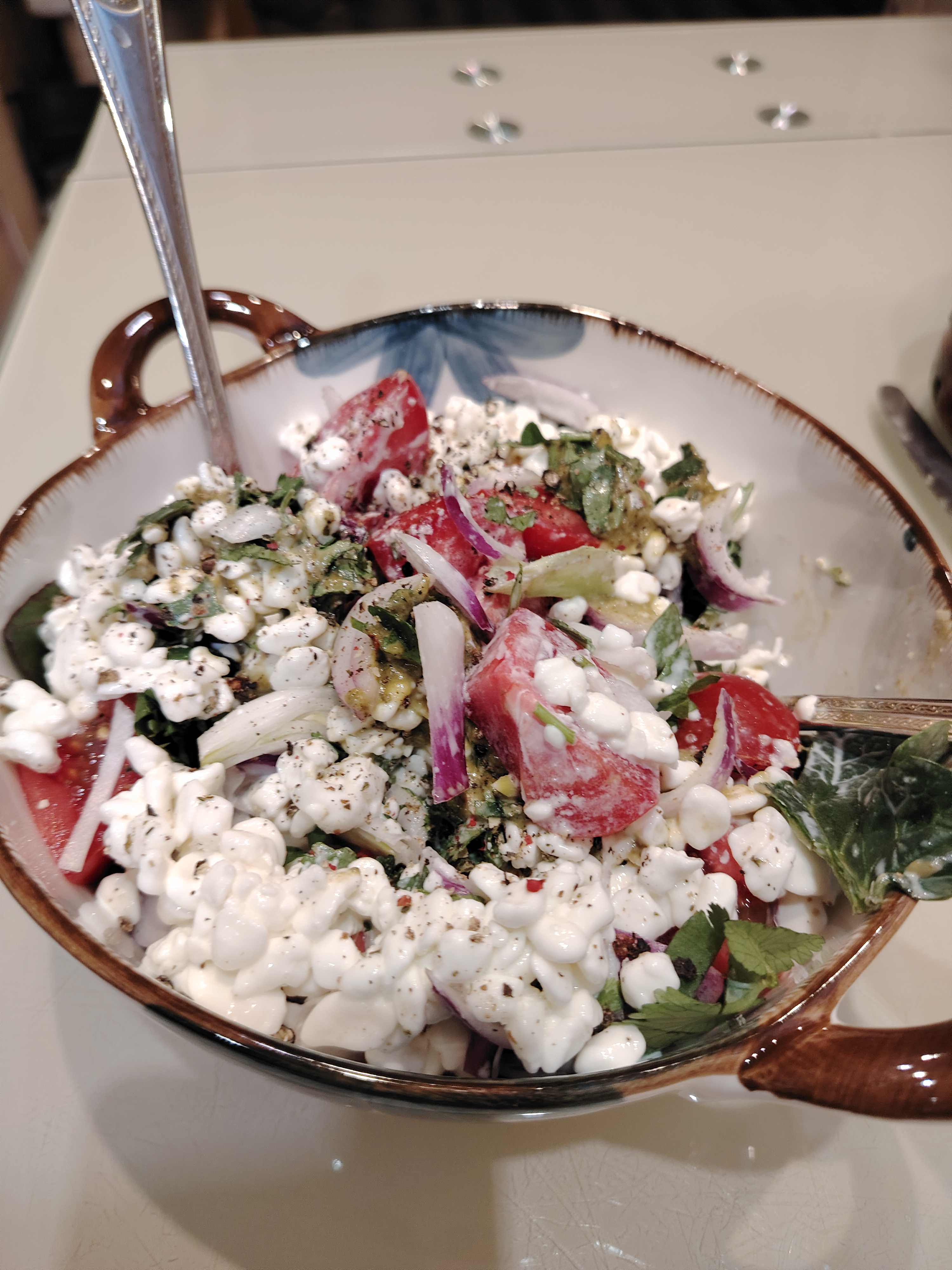 Салат с зерненым творогом