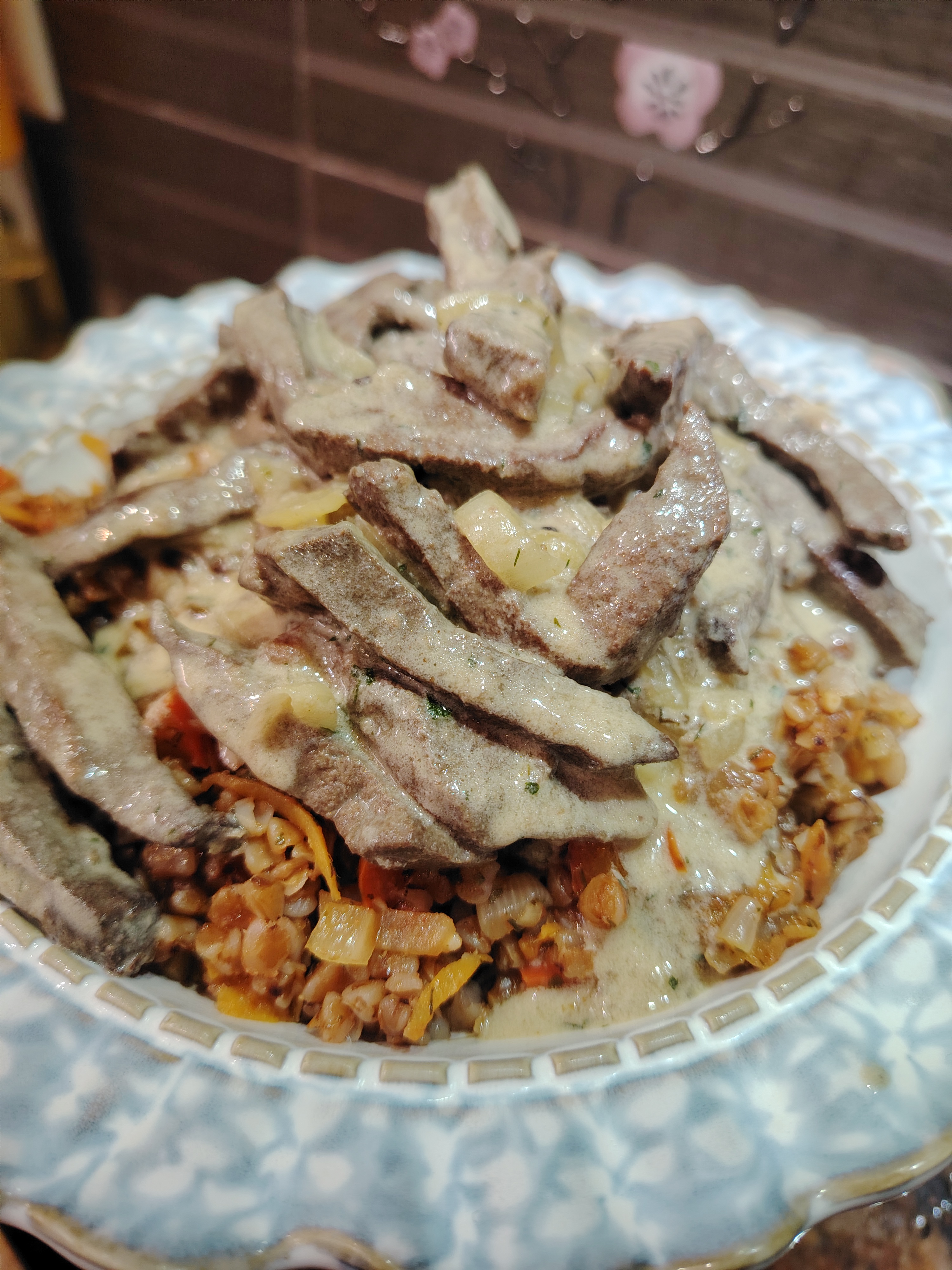 Печень говяжья "Нежная" с гречкой и овощами