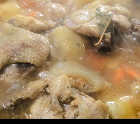 Тушеная курица с овощами и карри